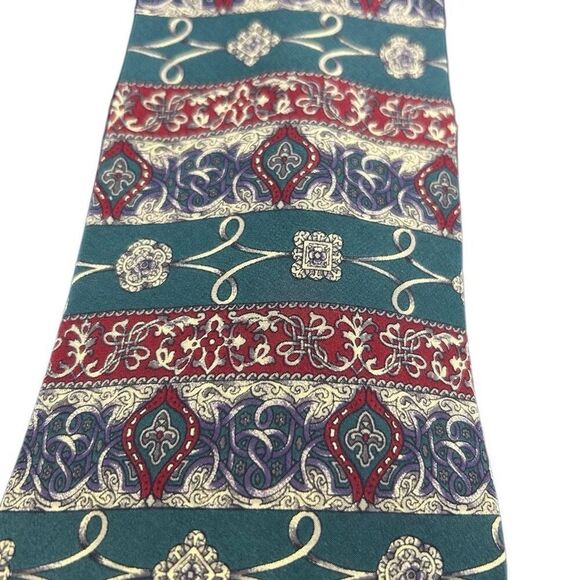 The Metropolitain Museum of Art Silk Tie - Picture 1 of 4